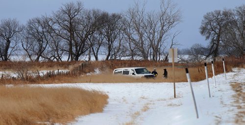 WAYNE GLOWACKI / WINNIPEG FREE PRESS

Investigators by the RCMP vehicle in the ditched along  Highway 417 near Lake Manitoba First Nation where a man was shot early Wednesday morning..Kevin Rollason  story   Nov. 15  2017