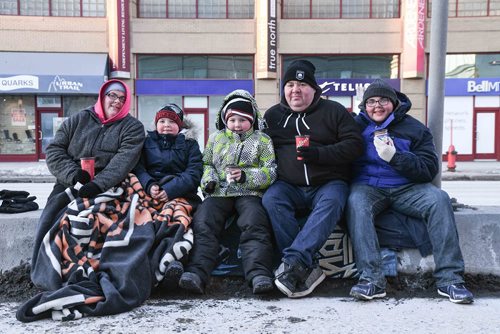 (left to right) Colleen, Dylan, Harley, William, and William staying warm on a cold winters evening as they await the start of the 2017 Santa Claus Parade Saturday evening. November 18,2017 Mike Sudoma / Winnipeg Free Press