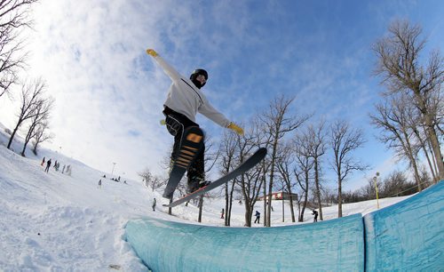 TREVOR HAGAN / WINNIPEG FREE PRESS
Owen Lothian, 18, skiing as Stony Mountain celebrated its earliest start of the season, Sunday, November 19, 2017.