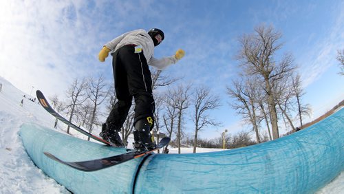 TREVOR HAGAN / WINNIPEG FREE PRESS
Owen Lothian, 18, skiing as Stony Mountain celebrated its earliest start of the season, Sunday, November 19, 2017.