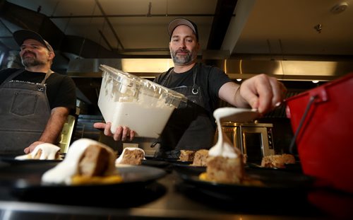 TREVOR HAGAN / WINNIPEG FREE PRESS
Chef Ben Kramer adds whipped cream to the dessert course, an Apple Coffee Cake, at the Sunday Brunch Collective, Sunday, November 19, 2017.
