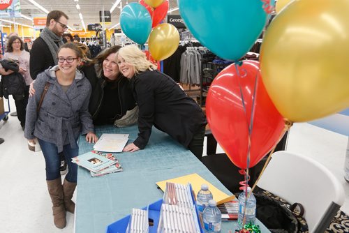 JOHN WOODS / WINNIPEG FREE PRESS
Jann Arden poses for a photo with Jessica Lavigne (L) and Jenn Lambert (C) after signing her book Feeding My Mother at a Winnipeg store Monday, November 20, 2017.