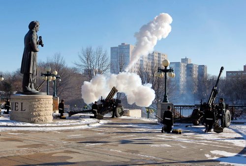 BORIS MINKEVICH / WINNIPEG FREE PRESS
Members of the Brandon and Kenora army reserves shoot 15 rounds as part of the Vice Regal Salute in behind the Manitoba Legislature as part of today's throne speech.  Nov. 21, 2017
