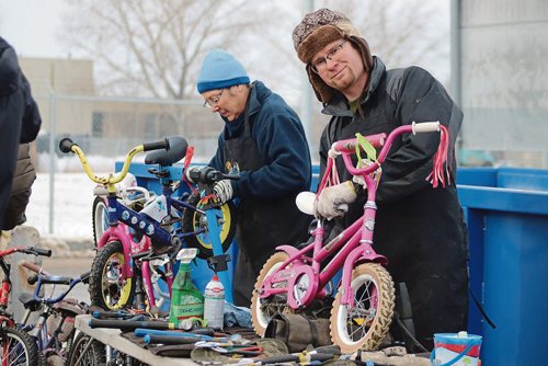 Canstar Community News Nov. 14, 2017 - Anders Annel, shop manager with The WRENCH and Lynn Scott, volunteer, fix kids bikes. (LIGIA BRAIDOTTI/CANSTAR COMMUNITY NEWS/TIMES)