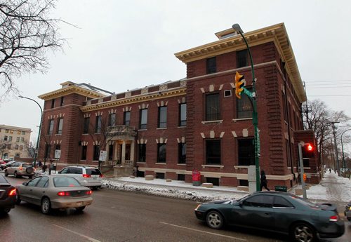 BORIS MINKEVICH / WINNIPEG FREE PRESS
Established in 1874, the Manitoba Club, (red brick building) located at 194 Broadway,is the oldest private club in western Canada. The Manitoba Club was originally established as a gentleman's club in 1874. (Wikipedia) SINCLAIR STORY Nov. 22, 2017