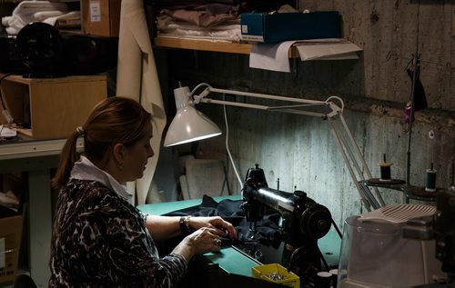 MIKE DEAL / WINNIPEG FREE PRESS
Karen Luchak a sewer in the wardrobe department puts the finishing touches on the costume for the Ghost of Christmas Future for the Royal Manitoba Theatre Centre's production of A Christmas Carol.
171116 - Thursday, November 16, 2017.