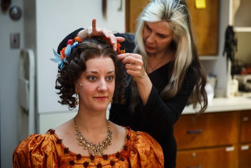 MIKE DEAL / WINNIPEG FREE PRESS
Beverley Covert, wig and makeup supervisor at the RMTC, works on a wig for Heather Russell who plays Ms. Jones for the Royal Manitoba Theatre Centre's production of A Christmas Carol.
171122 - Wednesday, November 22, 2017.