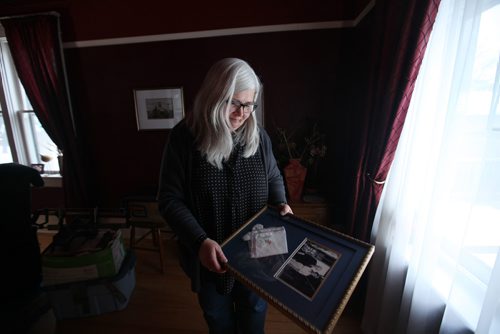 RUTH BONNEVILLE / WINNIPEG FREE PRESS

49.8 Feature on home care. Portraits of Alison Norberg in her home and  the same room that she cared for her recently deceased mother who had dementia.  Norberg shares her firsthand experience with public and private home care relating to mother's care.  

Norberg holds a photo of her mom and her mother's grandmother. 
Overall piece is looking at birth of home care in Manitoba, its evolution, and the impact of mixed-model home care.



Reporter Jane Gerster.
Nov 22, 2017