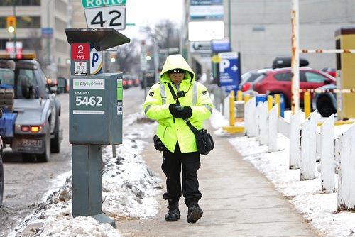 RUTH BONNEVILLE / WINNIPEG FREE PRESS

Visuals for story on parking rates going up in Winnipeg.
Photo of parking patrol on Donald issueing  a ticket.  
See parking rate hike story.  
Nov 23, 2017