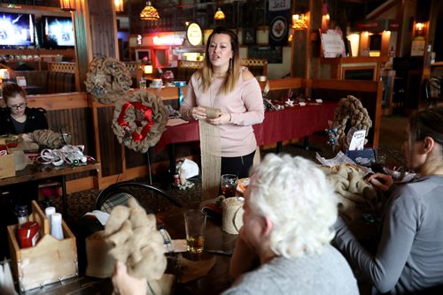 TREVOR HAGAN / WINNIPEG FREE PRESS
Tracy Smith, of Wreaths by Tracy, teaches a group how to make wreaths at Tavern United McPhillips, Sunday, November 26, 2017. FOR 49.8 PIECE.