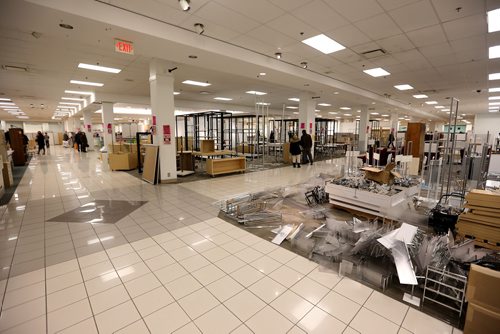 TREVOR HAGAN / WINNIPEG FREE PRESS
Sears at Polo Park, set to close next weekend, Sunday, November 26, 2011. FOR UPCOMING 49.8