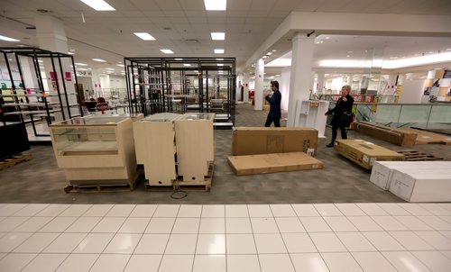 TREVOR HAGAN / WINNIPEG FREE PRESS
Sears at Polo Park, set to close next weekend, Sunday, November 26, 2011. FOR UPCOMING 49.8