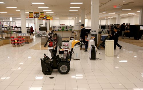 TREVOR HAGAN / WINNIPEG FREE PRESS
Sears at Polo Park, set to close next weekend, Sunday, November 26, 2011. FOR UPCOMING 49.8