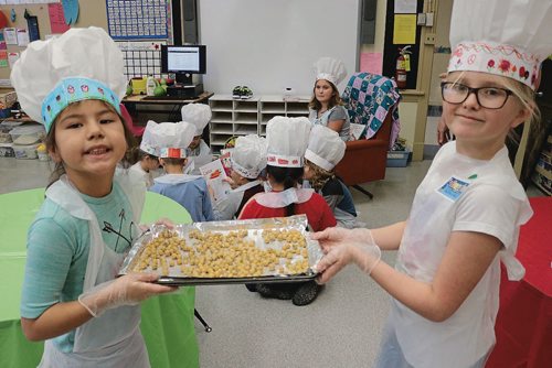 Canstar Community News Nov. 21, 2017 - The students at Victory School made roated chickpeas at the Canadian Produce Marketing Association Chef for a Day event. (LIGIA BRAIDOTTI/CANSTAR COMMUNITY NEWS/TIMES)