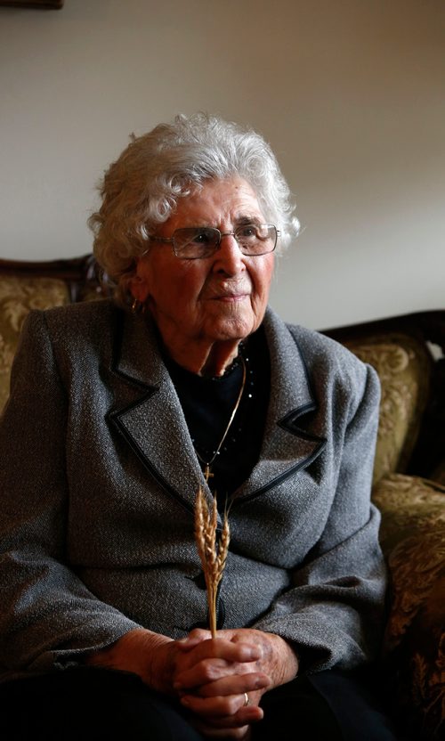 WAYNE GLOWACKI / WINNIPEG FREE PRESS

Holodomor survivor Sonia Kushliak in her apartment in Winnipeg, holds  five stalks of wheat that symbolize the Soviet law that enforced death or imprisonment for anyone caught picking grain from collective farm fields. She was eight years old in Ukraine when the famine began. Kevin Rollason story Nov. 27  2017