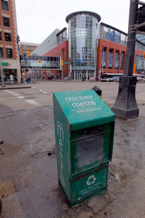 BORIS MINKEVICH / WINNIPEG FREE PRESS
Metro paper boxes on Portage Ave. in downtown winnipeg. Nov. 27, 2017