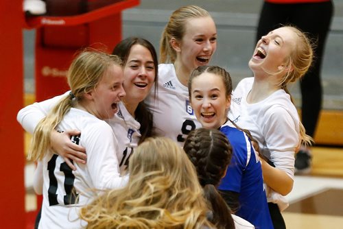 JOHN WOODS / WINNIPEG FREE PRESS
The Lord Selkirk Regional Royals celebrate defeating the Vincent Massey Vikings in three straight sets to win the 2017 MHSAA AAAA JV Provincial Volleyball final at the University of Manitoba Monday, November 27, 2017.