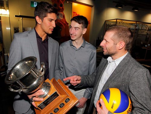 BORIS MINKEVICH / WINNIPEG FREE PRESS
2017 AAAA Boston Pizza Volleyball Championships press conference at Sport for Life Centre/Manitoba Sports Hall of Fame. From left, Lord Selkirk Royals volleyball players Nigel Nielsen, Tim Juvonen, and coach Jeff Scarcello look at the cup that they won last year and hope to win again this year. Nov. 28, 2017