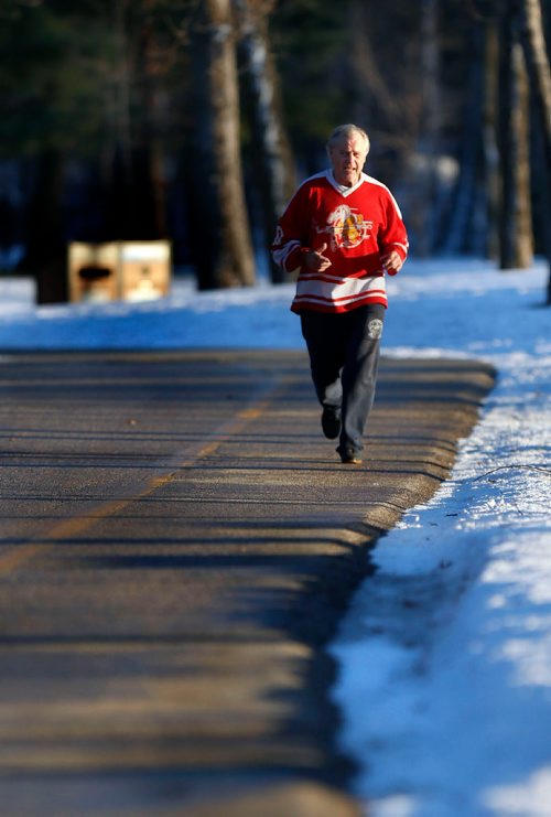 WAYNE GLOWACKI / WINNIPEG FREE PRESS

Retired Fire Fighter Dan Wasylkiw on his weekly run through Kildonan Park during the above zero temperature Thursday afternoon. Nov. 30  2017