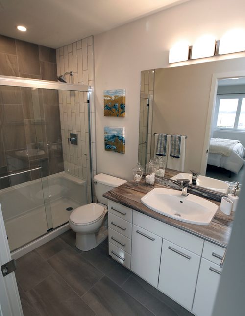 WAYNE GLOWACKI / WINNIPEG FREE PRESS

Homes.  The bathroom off of the master bedroom in  20 Bow Water Drive in Bonavista. Ventura Custom Homes Paul Saltel is the agent.  Todd Lewys  story. Dec.1 2017