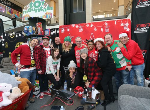 JASON HALSTEAD / WINNIPEG FREE PRESS

Staff from Bell Media, including BOB FM, Virgin Radio and TSN 1290, at the Salvation Army's Toy Mountain gift drive at Polo Park on Dec. 1, 2017. (See Social Page)