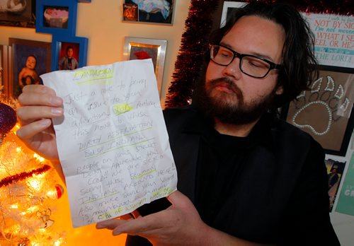 BORIS MINKEVICH / WINNIPEG FREE PRESS
An Indigenous family was in the process of moving into a rental home on Kensington St. when they discovered an anonymous neighbour had left a note for their new landlord.   Tashie McKay found the note. Here he poses for a photo with it. RYAN THORPE STORY. Dec. 4, 2017