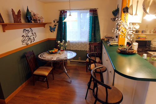 BORIS MINKEVICH / WINNIPEG FREE PRESS
RESALE HOMES - 495 Borebank Street. Kitchen eating area. TODD LEWYS STORY. Dec. 4, 2017