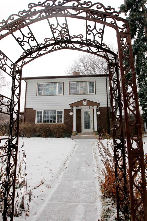 BORIS MINKEVICH / WINNIPEG FREE PRESS
RESALE HOMES - 495 Borebank Street. Arch in front. TODD LEWYS STORY. Dec. 4, 2017