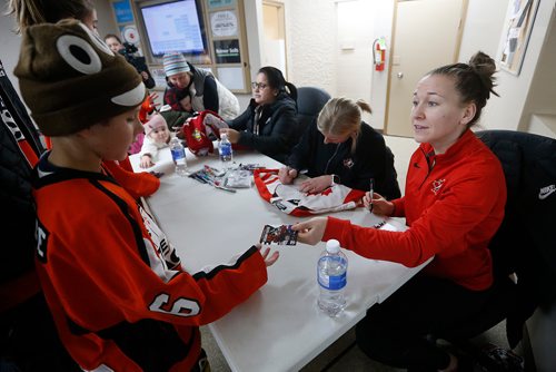 JOHN WOODS / WINNIPEG FREE PRESS
Team Canada hockey players, from right, Jocelyne Larocque, Bailey Bram, and Brigette Lacquette signed their autographs for local children in St Anne Monday, December 4, 2017. Canada plays the USA tomorrow in Winnipeg