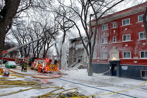 BORIS MINKEVICH / WINNIPEG FREE PRESS
Apartment fire that started last night at around 10:45pm at 489 Furby Street (near Ellice Ave.) Crews at scene in the morning. Dec. 5, 2017