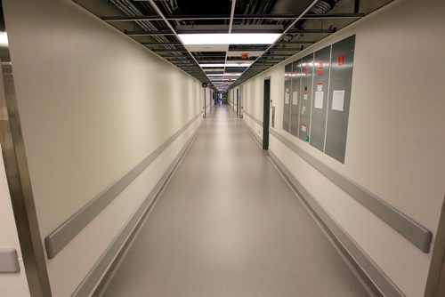 BORIS MINKEVICH / WINNIPEG FREE PRESS
Photo from tour of new HSC Winnipeg Womens Hospital. Long hallway. JANE STORY. Dec. 6, 2017