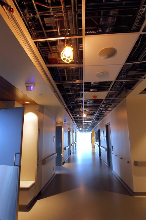 BORIS MINKEVICH / WINNIPEG FREE PRESS
Photo from tour of new HSC Winnipeg Womens Hospital. Unfinished hallway. JANE STORY. Dec. 6, 2017