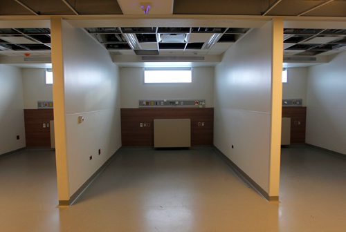 BORIS MINKEVICH / WINNIPEG FREE PRESS
Photo from tour of new HSC Winnipeg Womens Hospital. Individual recovery areas. JANE STORY. Dec. 6, 2017