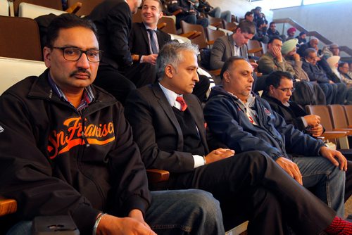 BORIS MINKEVICH / WINNIPEG FREE PRESS
People including cab drivers line the gallery of Winnipeg City Hall. Second from left is Ajay Chopra, a consultant and lobbyist for Unicity and Duffys. ALDO SANTIN STORY. Dec. 6, 2017