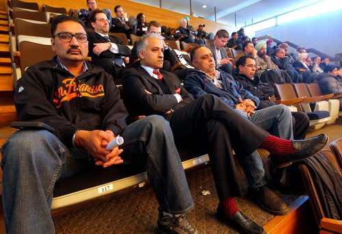 BORIS MINKEVICH / WINNIPEG FREE PRESS
People including cab drivers line the gallery of Winnipeg City Hall. Second from left is Ajay Chopra, a consultant and lobbyist for Unicity and Duffys. ALDO SANTIN STORY. Dec. 6, 2017