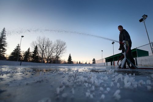 WAYNE GLOWACKI / WINNIPEG FREE PRESS

Jim Lang floods one of the two rinks at the Northwood Community Centre on Burrows Ave. Wednesday afternoon. If the weather cooperates he hopes the rinks could be ready for skating in two weeks.    Dec. 6  2017