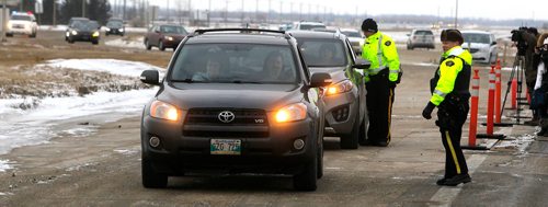 BORIS MINKEVICH / WINNIPEG FREE PRESS
An active RCMP Checkstop at Highway 1 West at the Headingley weigh scales this morning. Media were invited to attend. Dec. 7, 2017