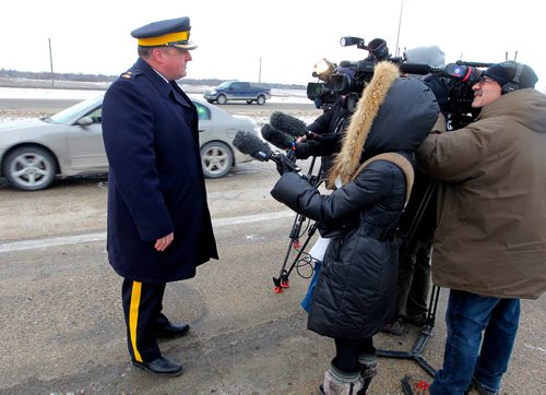 BORIS MINKEVICH / WINNIPEG FREE PRESS
An active RCMP Checkstop at Highway 1 West at the Headingley weigh scales this morning. Media were invited to attend. Inspector Ed Moreland, Officer in Charge of Traffic Services, talks to media. Dec. 7, 2017