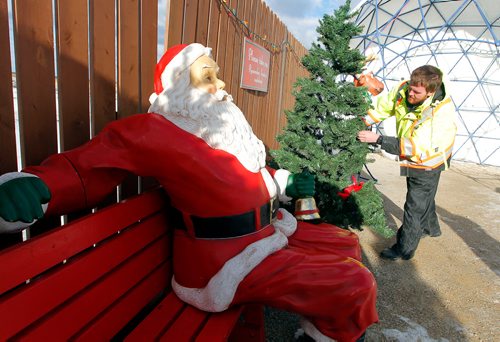 BORIS MINKEVICH / WINNIPEG FREE PRESS
Red River Exhibition Park operations dept. employee Dirck Fakes checks out some lights on site at Canad Inns Winter Wonderland. It is Manitobas largest drive-thru light show and provides a brilliant presentation of over one million lights in 26 different theme areas. It runs December 1, 2017 to January 6, 2018 (closed Christmas Day) from 6 to 10 p.m. Dec. 8, 2017