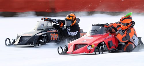 TREVOR HAGAN / WINNIPEG FREE PRESS
From left, Greg Shepertycky (707) from Rocky Mountain House, AB, and Matt Szalai (37), from Garson, during the IFS 440x Final during CPTC racing in Beausejour, Sunday, December 10, 2017.