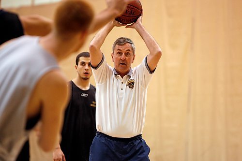 BORIS MINKEVICH / WINNIPEG FREE PRESS  081106 Bison basketball coach Rick Suffield at practice.