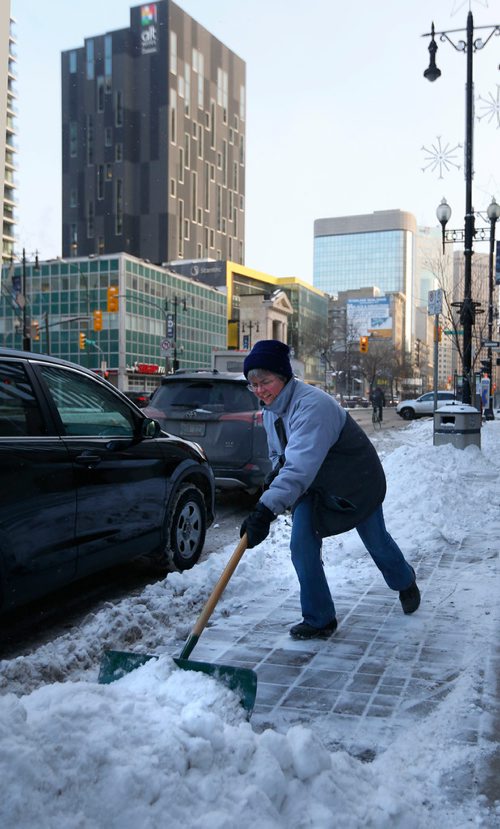 WAYNE GLOWACKI / WINNIPEG FREE PRESS

Judy Weselowski owner of ¤the Book Fair on Portage Ave. clears away the snow Monday morning that fell overnight.¤  weather story  Dec. 11  2017