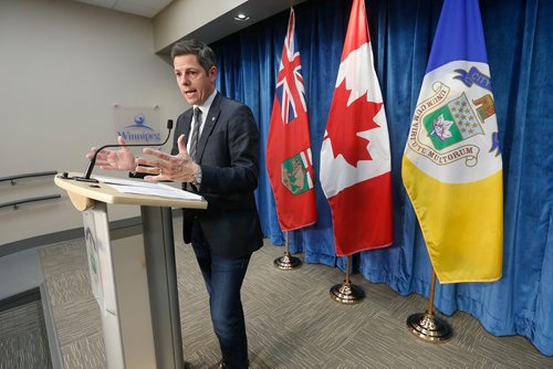 JOHN WOODS / WINNIPEG FREE PRESS
Winnipeg Mayor Brian Bowman speaks to media during a press conference at City Hall Monday, December 11, 2017.