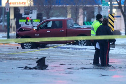 BORIS MINKEVICH / WINNIPEG FREE PRESS
A cab was rear ended at Fermor Ave and St. Annes Road by a pickup truck. Intersection is closed off. MVC car crash rear end. Dec. 13, 2017