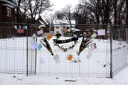 BORIS MINKEVICH / WINNIPEG FREE PRESS
17 Harvard - A memorial set up by upset residents after an old home on their street was demolished. Memorial has cards/flowers at the house. Dec. 15, 2017