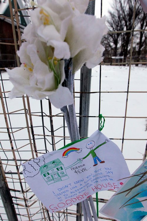 BORIS MINKEVICH / WINNIPEG FREE PRESS
17 Harvard - A memorial set up by upset residents after an old home on their street was demolished. Memorial has cards/flowers at the house. Dec. 15, 2017