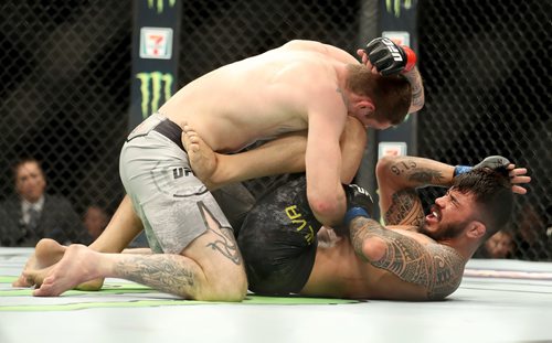 TREVOR HAGAN / WINNIPEG FREE PRESS
Jordan Mein, left, defeats Erick Silva during their welterweight bout to start UFC on Fox 26 at Bell MTS Place, Saturday, December 16, 2017.