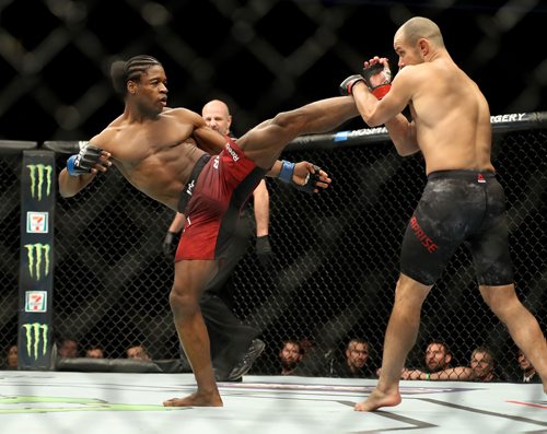 TREVOR HAGAN / WINNIPEG FREE PRESS
Galore Bofando kicks Chad Laprise before Laprise would go on to win their welterweight fight at UFC on Fox 26 at Bell MTS Place, Saturday, December 16, 2017.