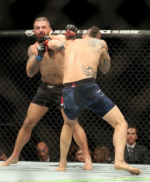 TREVOR HAGAN / WINNIPEG FREE PRESS
Santiago Ponzinibbio, right, defeats Mike Perry during their welterweight bout at UFC on Fox 26 at Bell MTS Place, Saturday, December 16, 2017.