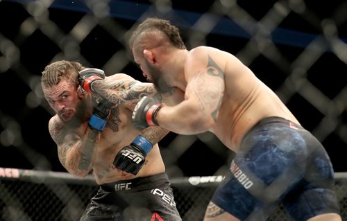 TREVOR HAGAN / WINNIPEG FREE PRESS
Santiago Ponzinibbio, right, defeats Mike Perry during their welterweight bout at UFC on Fox 26 at Bell MTS Place, Saturday, December 16, 2017.